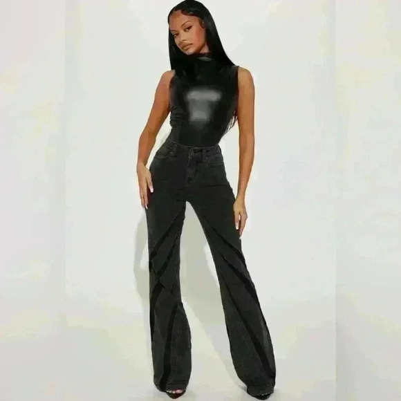 FASHION NOVA Kourtney Faux Leather Bodysuit Size XS - Picture 2 of 4